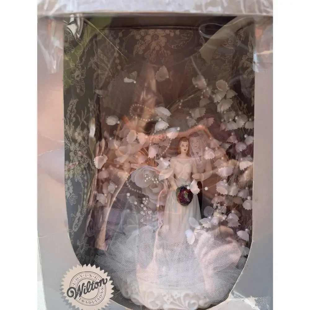 Vintage Wilton Sophistication Wedding Cake Topper Bride Groom Boxed 0117-00202